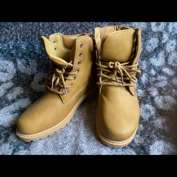 New Unused Camel Double Lace-Up Ankle Boot - Picture 7 of 7